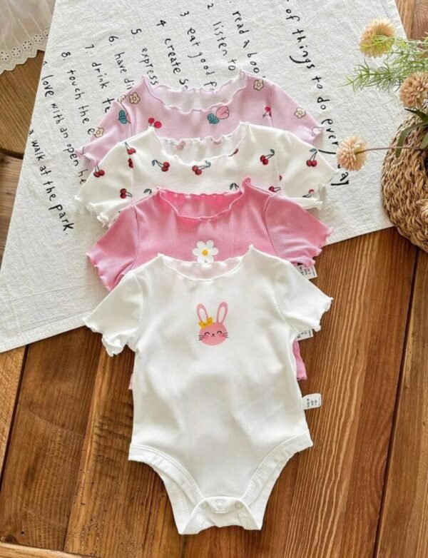 Lot de 04 bodies manches courtes bébé PETIT BATEAU