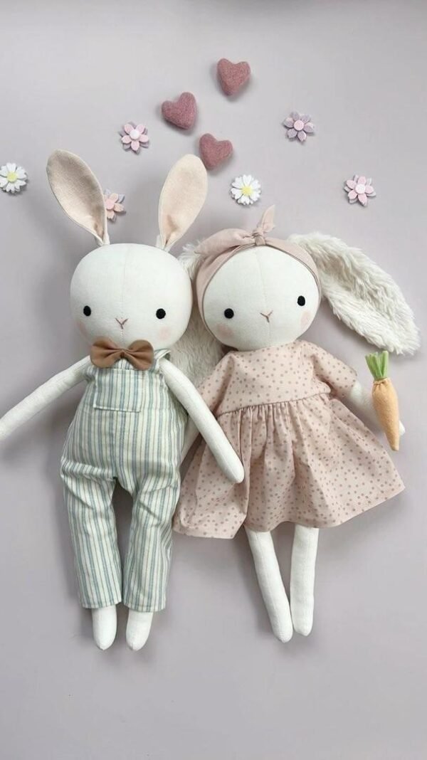 POUPEE LAPIN HABILLEE