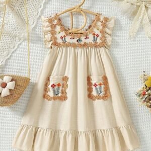 Robe à volants et broderie florale