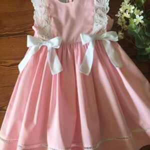 Robe coton rose avec finition sur les manches